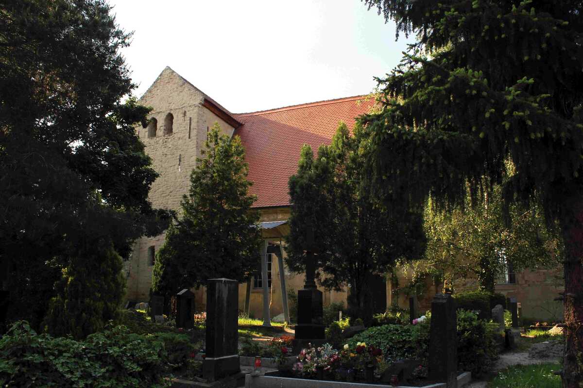 St. Petruskirche Wörmlitz ("Radwegekirche")